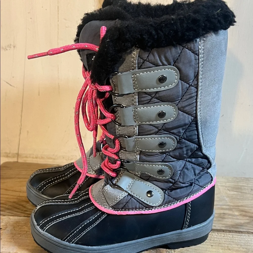 Girls size 12 Totes  Snow Boots - Black and Pink. Pink laces.